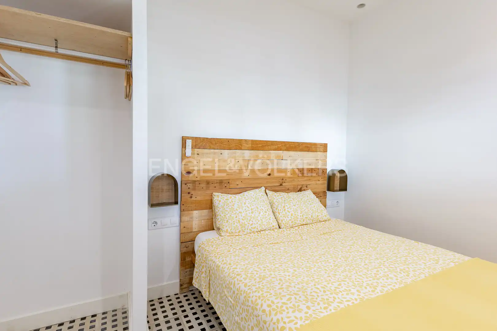 Dormitori de Apartament de lloguer en Caldes d'Estrac amb Calefacció, Jardí privat i Terrassa