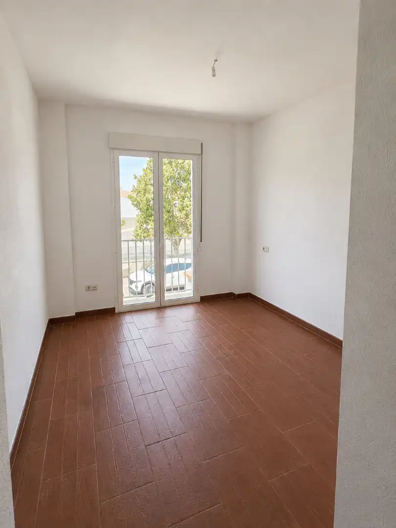 Habitación de Casa adosada en venta en La Carlota con Terraza, Horno y Lavadora
