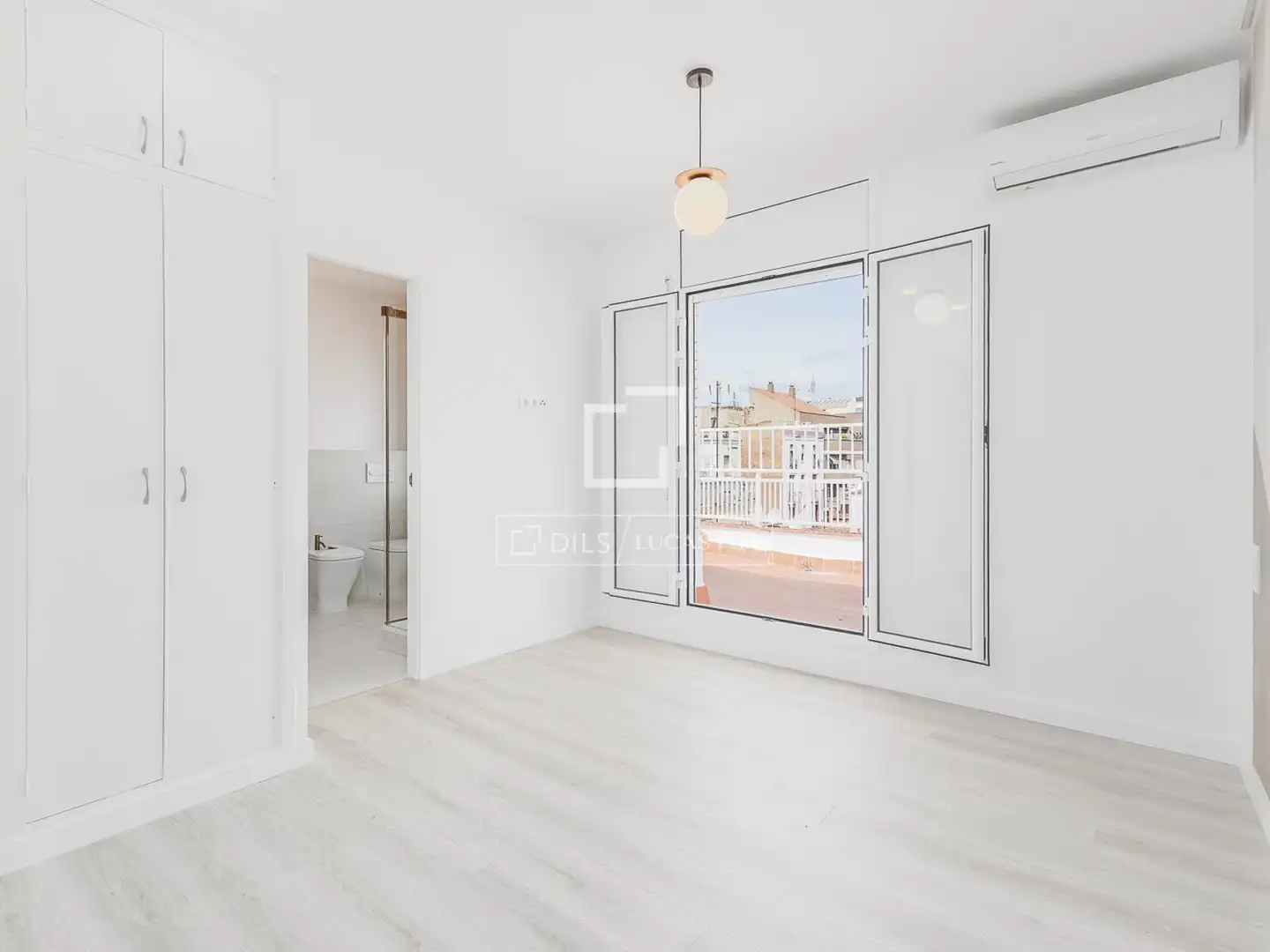 Balcony of Attic for sale in Barcelona  with Air Conditioner, Terrace and Balcony