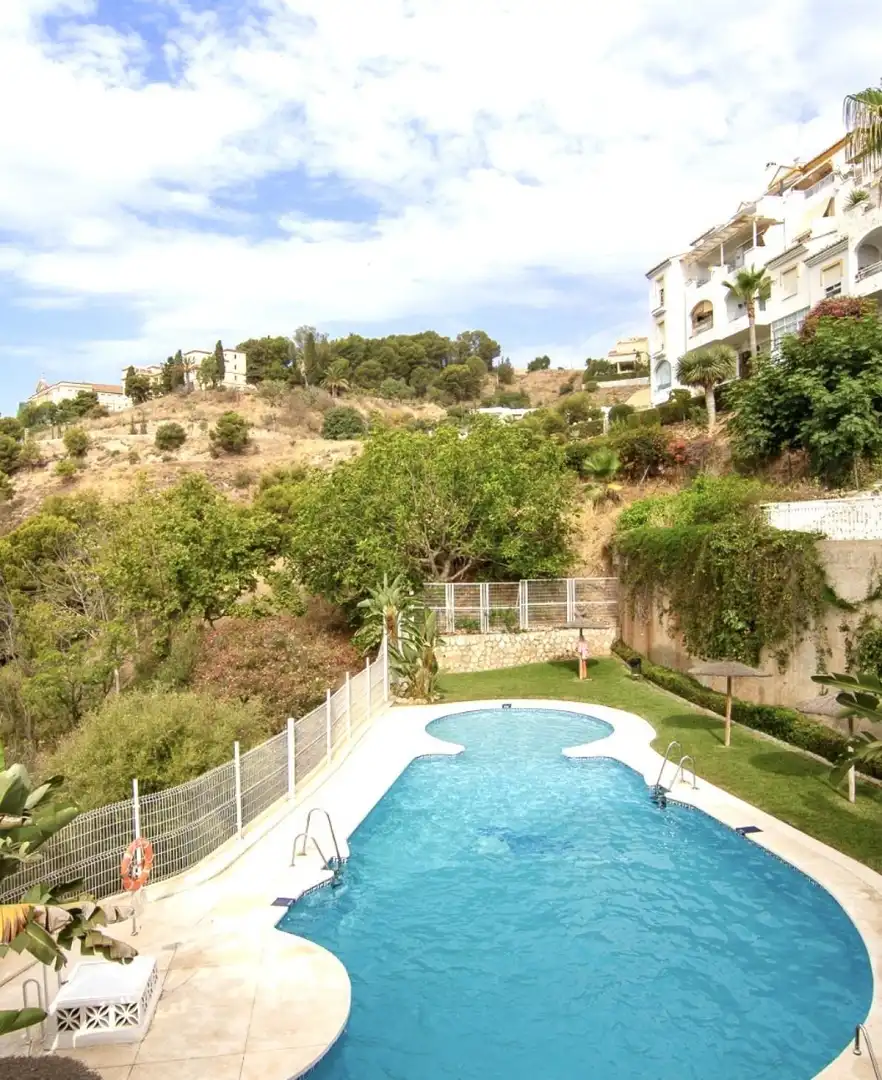 Piscina de Casa adosada en venda en Málaga amb Aire condicionat, Calefacció i Terrassa