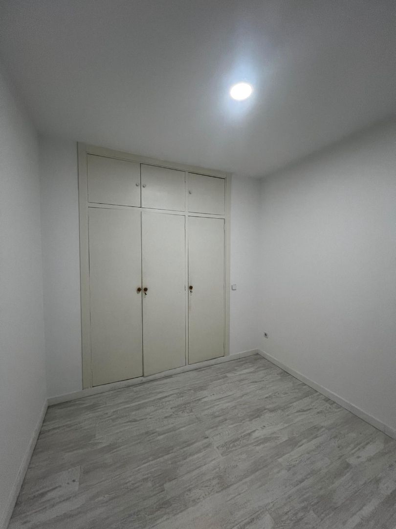 Bedroom of Flat to rent in  Madrid Capital  with Air Conditioner, Heating and Parquet flooring