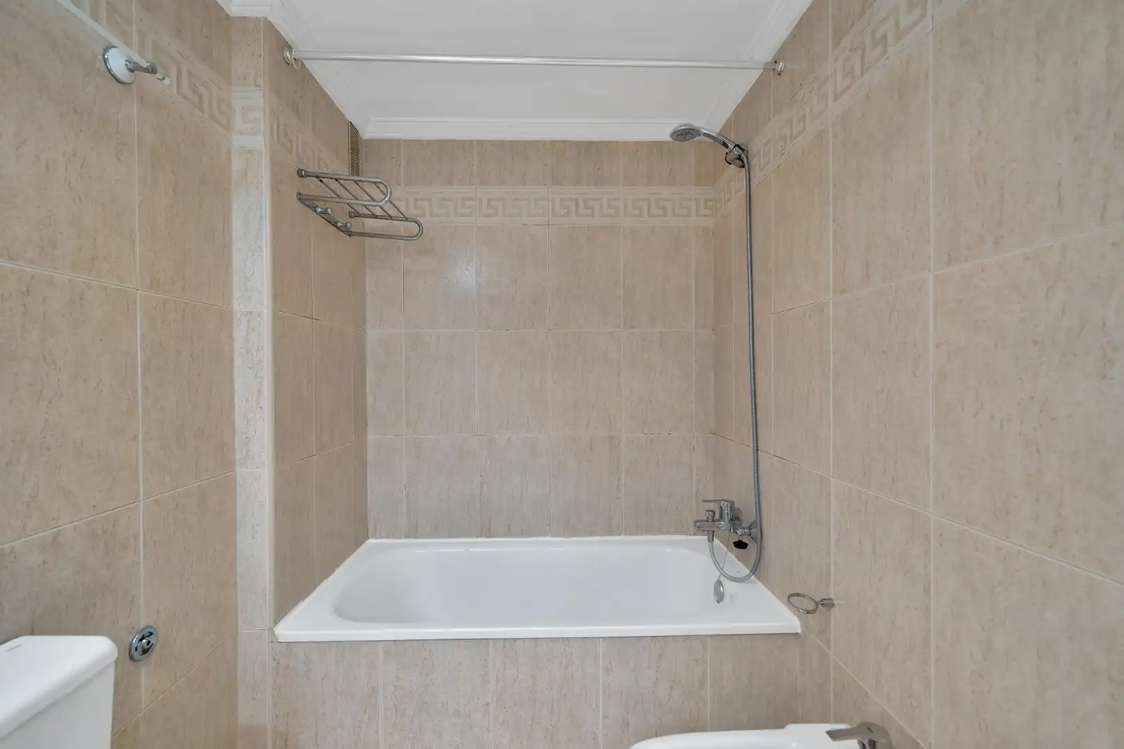 Baño de Apartamento en venta en Marbella con Aire acondicionado, Calefacción y Jardín privado