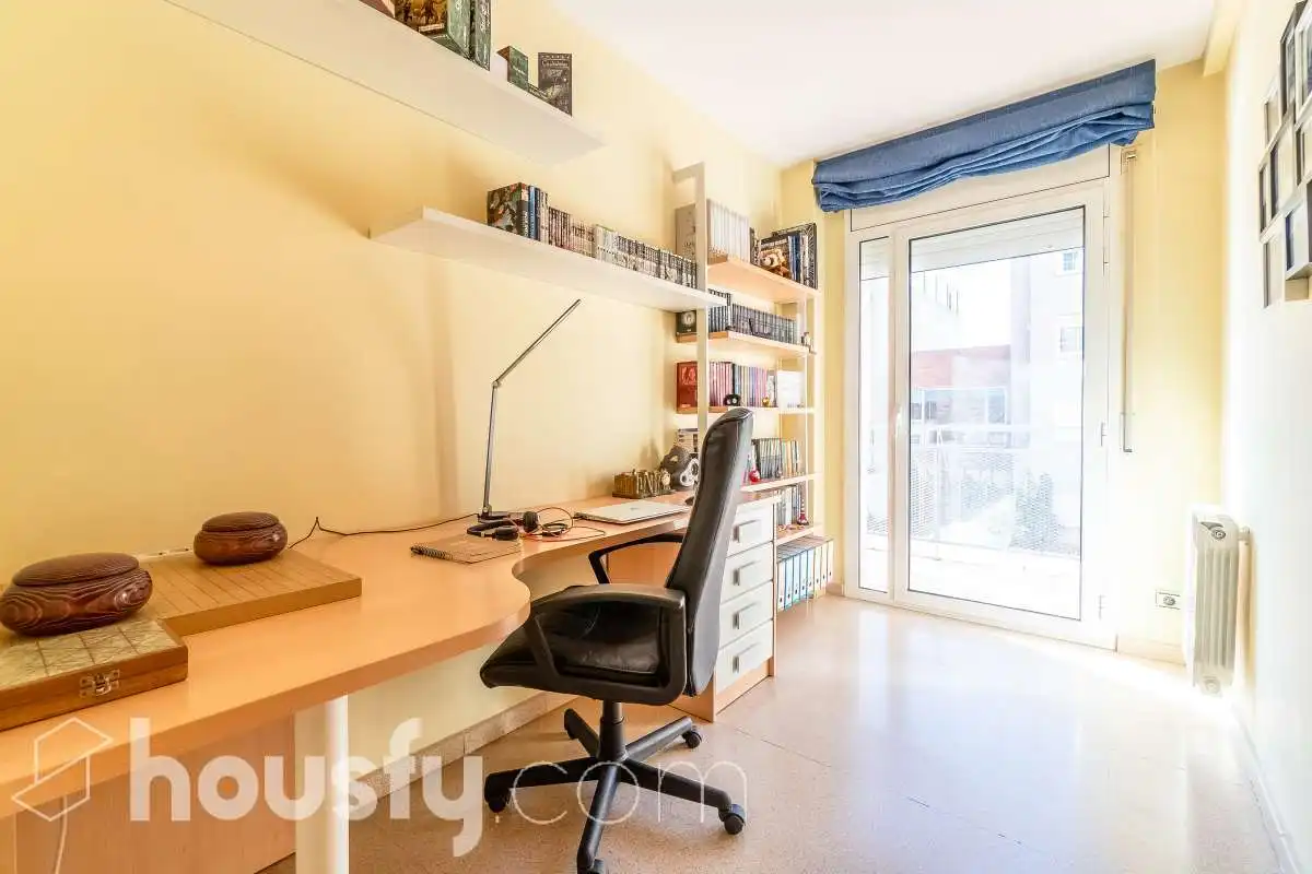 Wohnung zum Verkauf in Sabadell mit Klimaanlage, Heizung und Möbliert