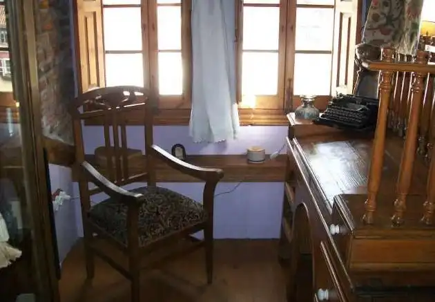 Dormitori de Casa adosada en venda en Sobrescobio amb Calefacció i Moblat