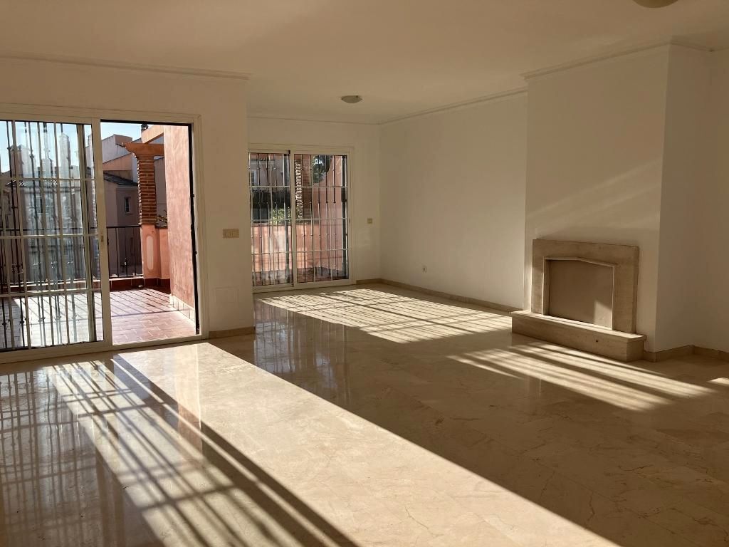 Sala de estar de Casa adosada en venta en Mijas con Jardín privado, Terraza y Trastero