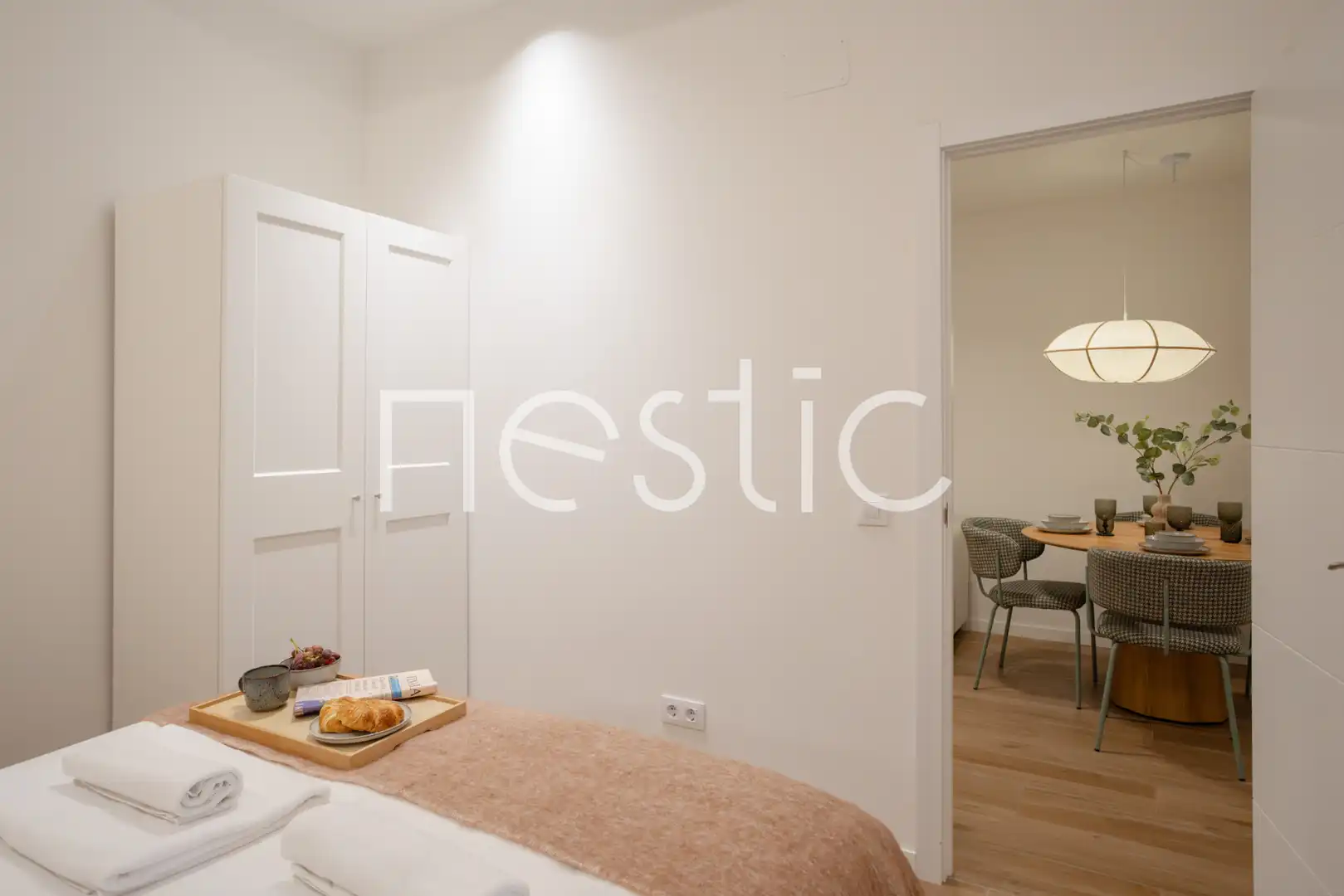 Dormitori de Apartament de lloguer en Madrid amb Aire condicionat, Calefacció i Moblat