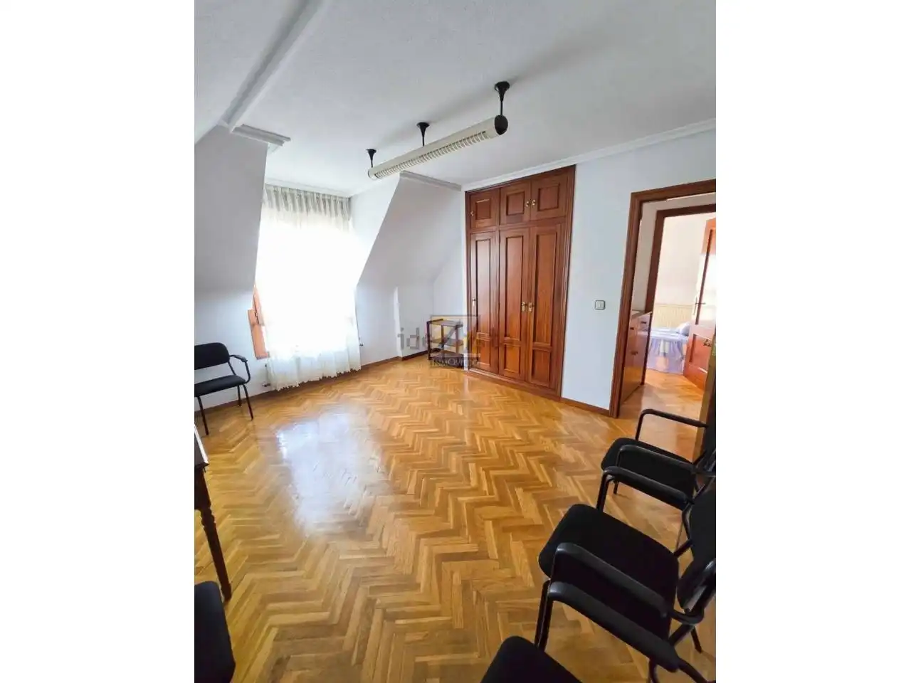 Sala de estar de Dúplex en venta en Oviedo  con Calefacción, Parquet y Terraza