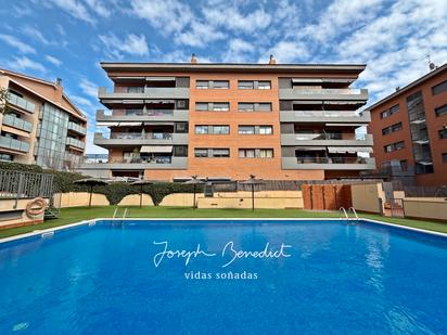 Swimming pool of Flat for sale in Castelldefels  with Air Conditioner, Heating and Parquet flooring