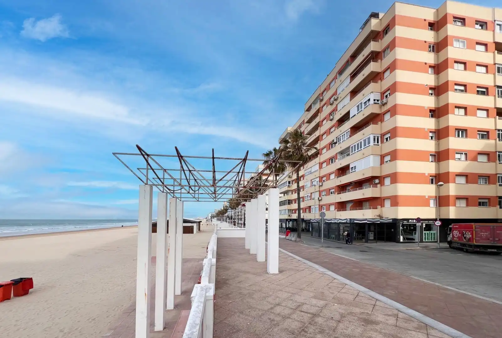 Vista exterior de Local en venta en Cádiz