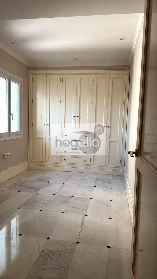 Schlafzimmer von Wohnung zur Miete in Sevilla mit Klimaanlage und Terrasse