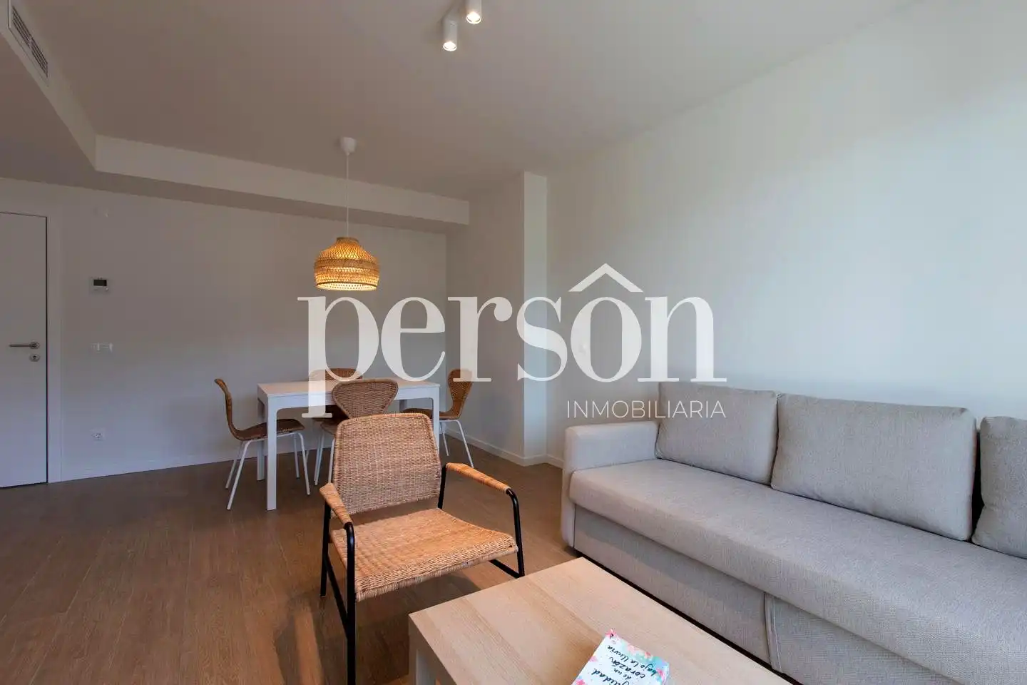 Habitación de Piso de alquiler en Dénia con Aire acondicionado, Terraza y Trastero