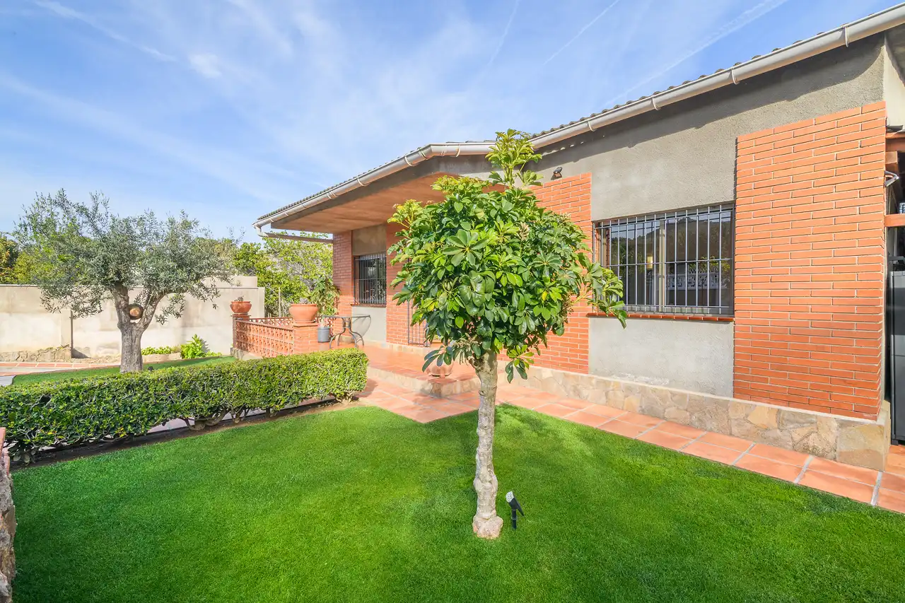 Jardín de Casa o chalet en venta en Gavà con Aire acondicionado, Calefacción y Jardín privado