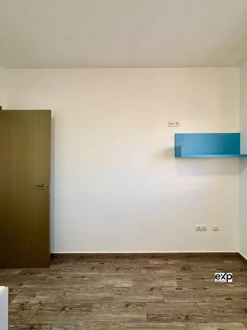 Dormitori de Casa o xalet en venda en Deltebre amb Calefacció, Terrassa i Balcó