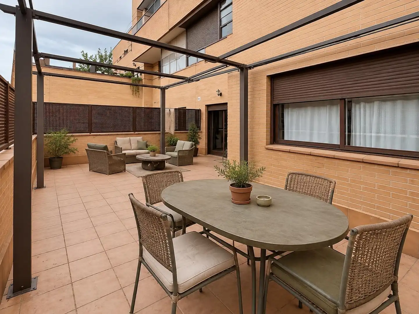Terrasse von Erdgeschoss zum Verkauf in Yebes mit Klimaanlage, Alarm und Gemeinschaftspool