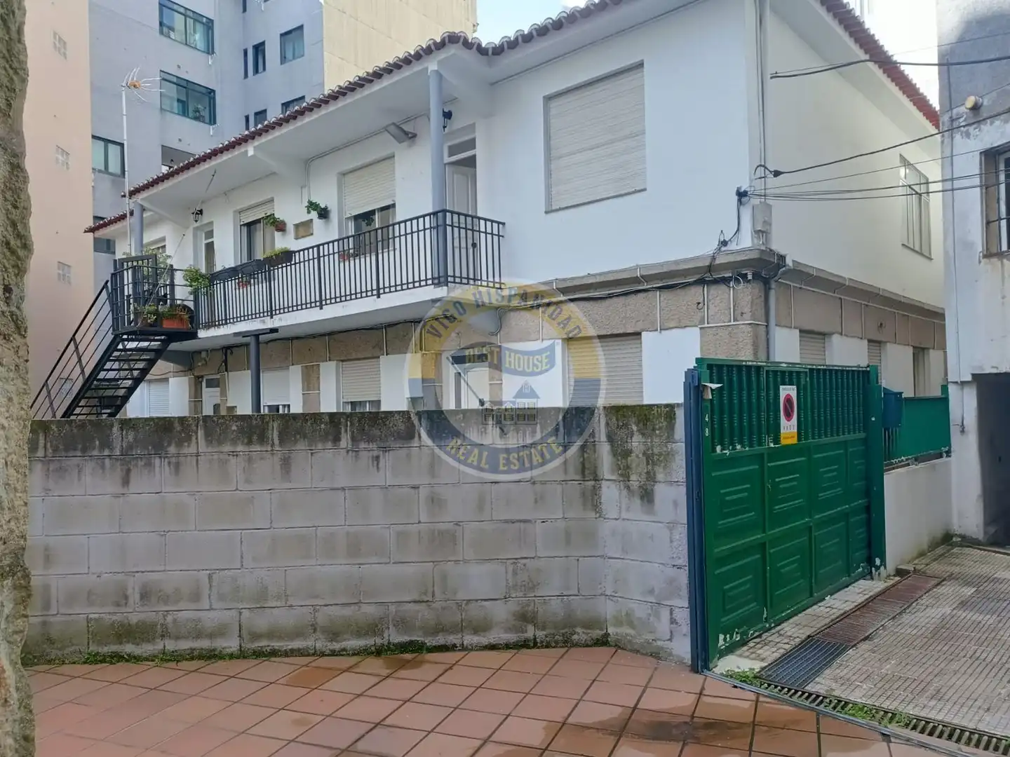 Vista exterior de Casa o xalet en venda en Vigo  amb Terrassa i Moblat