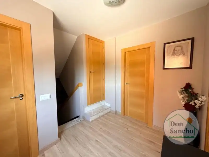Casa adosada en venta en Santovenia de Pisuerga con Calefacción y Terraza