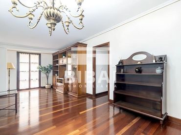 Appartamento con balcone in vendita a Ferrerías Kalea