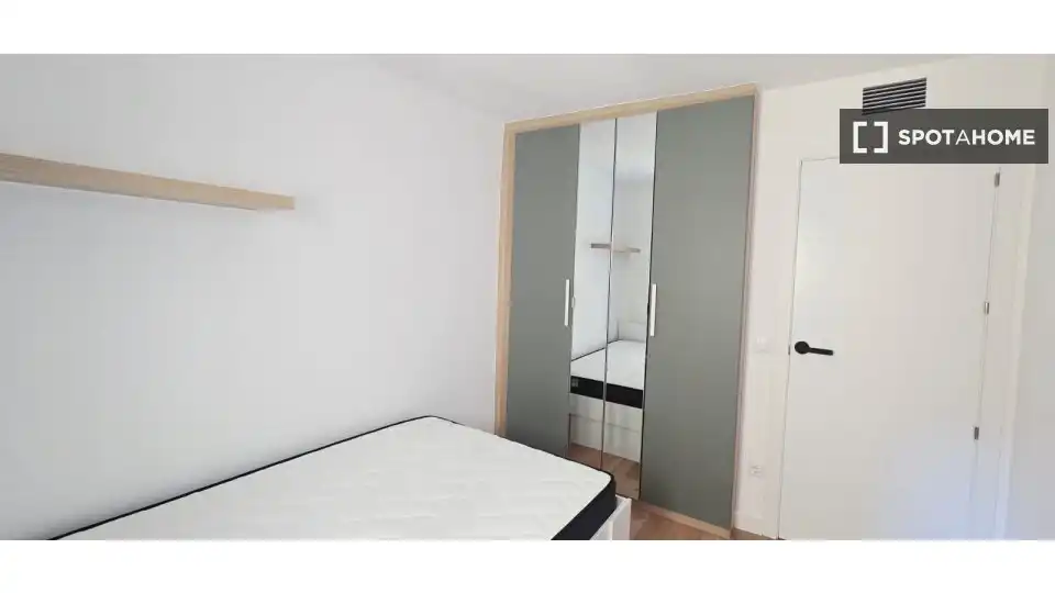 Schlafzimmer von Wohnung zur untervermieten in Madrid mit Klimaanlage, Heizung und Terrasse