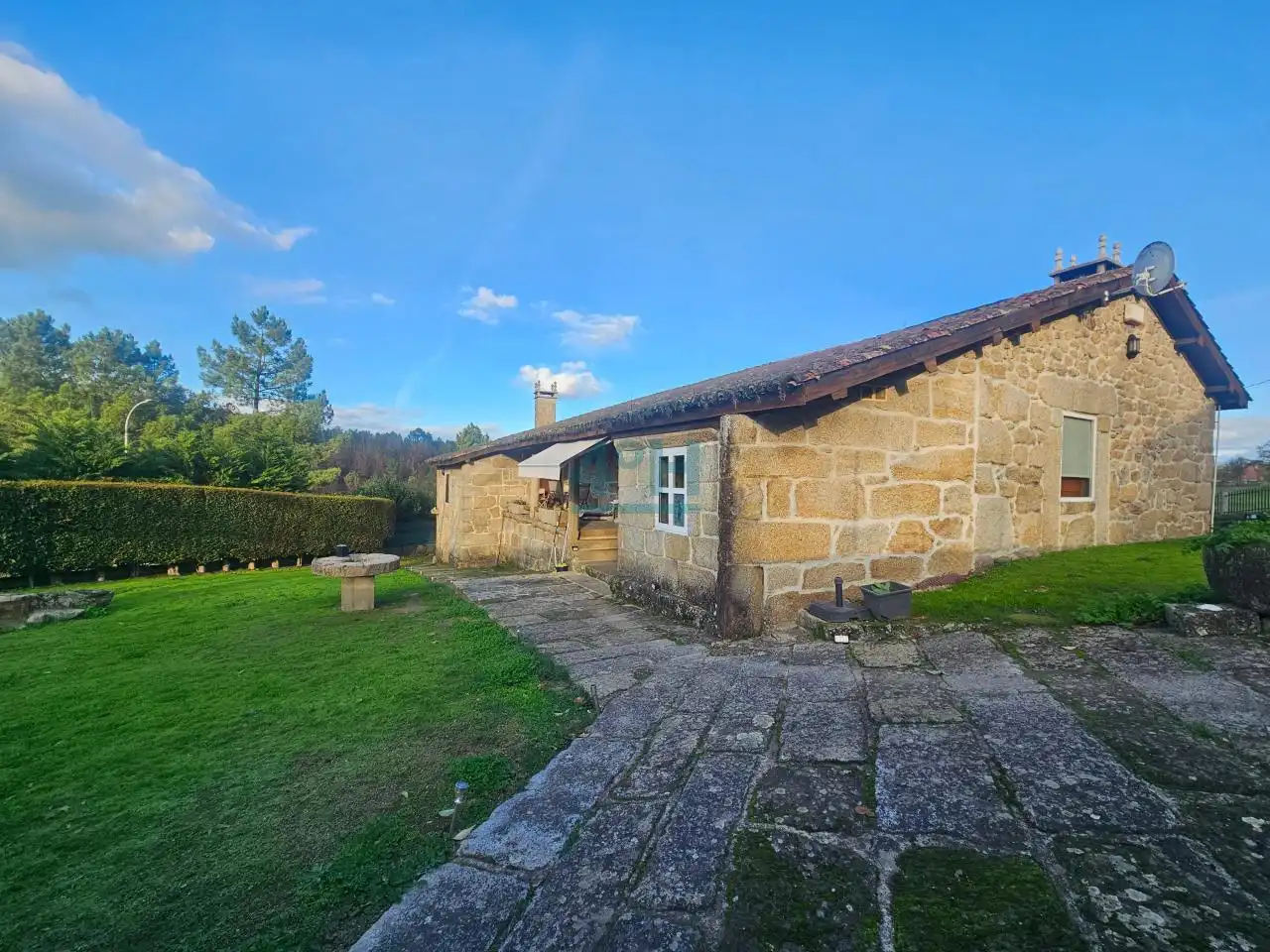 Country house with garden for sale in San Cibrao das Viñas, imagen 3