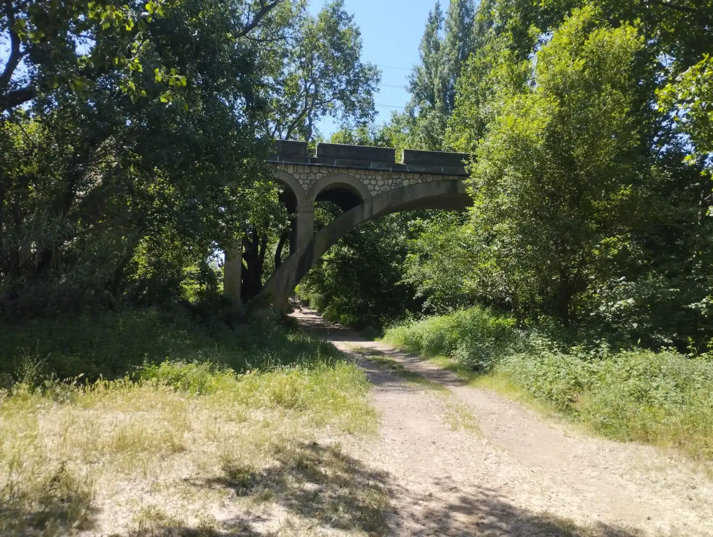 Außenansicht von Gebäude zum Verkauf in Rossell