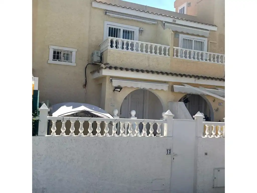 Vista exterior de Casa adosada en venda en Santa Pola amb Aire condicionat, Moblat i Rentadora