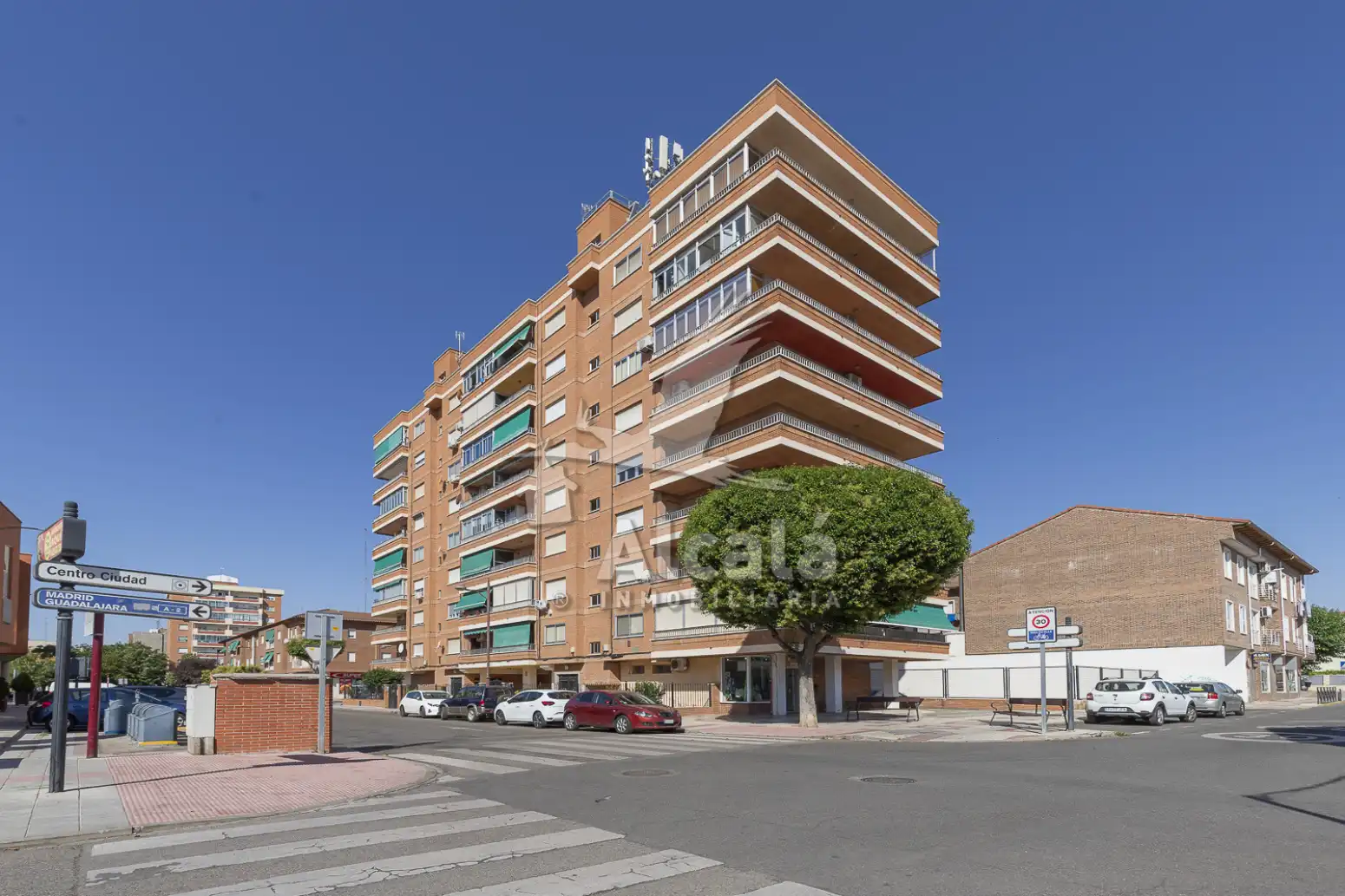Vista exterior de Pis en venda en Azuqueca de Henares amb Calefacció i Terrassa