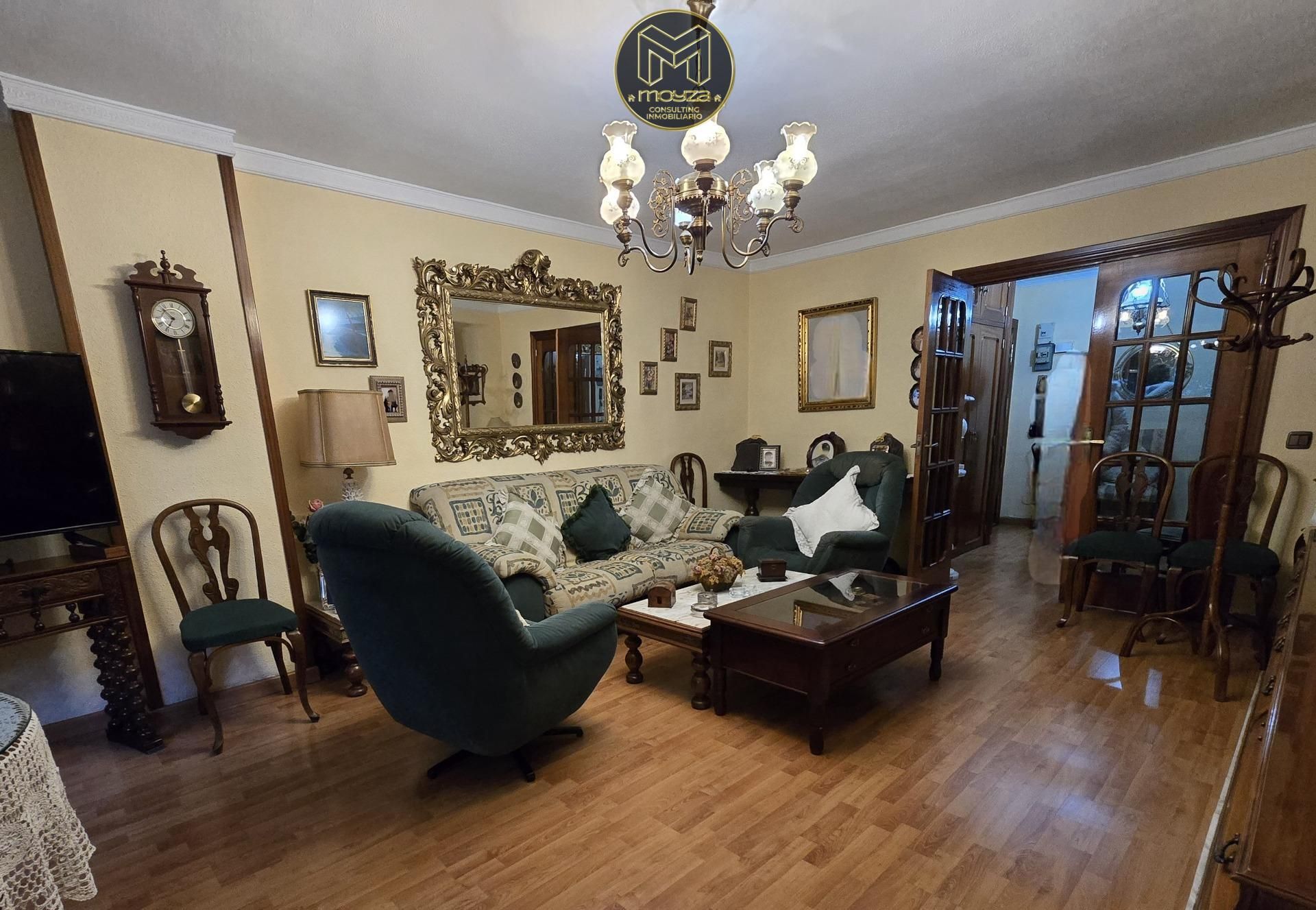 Sala d'estar de Pis en venda en  Jaén Capital amb Aire condicionat i Balcó