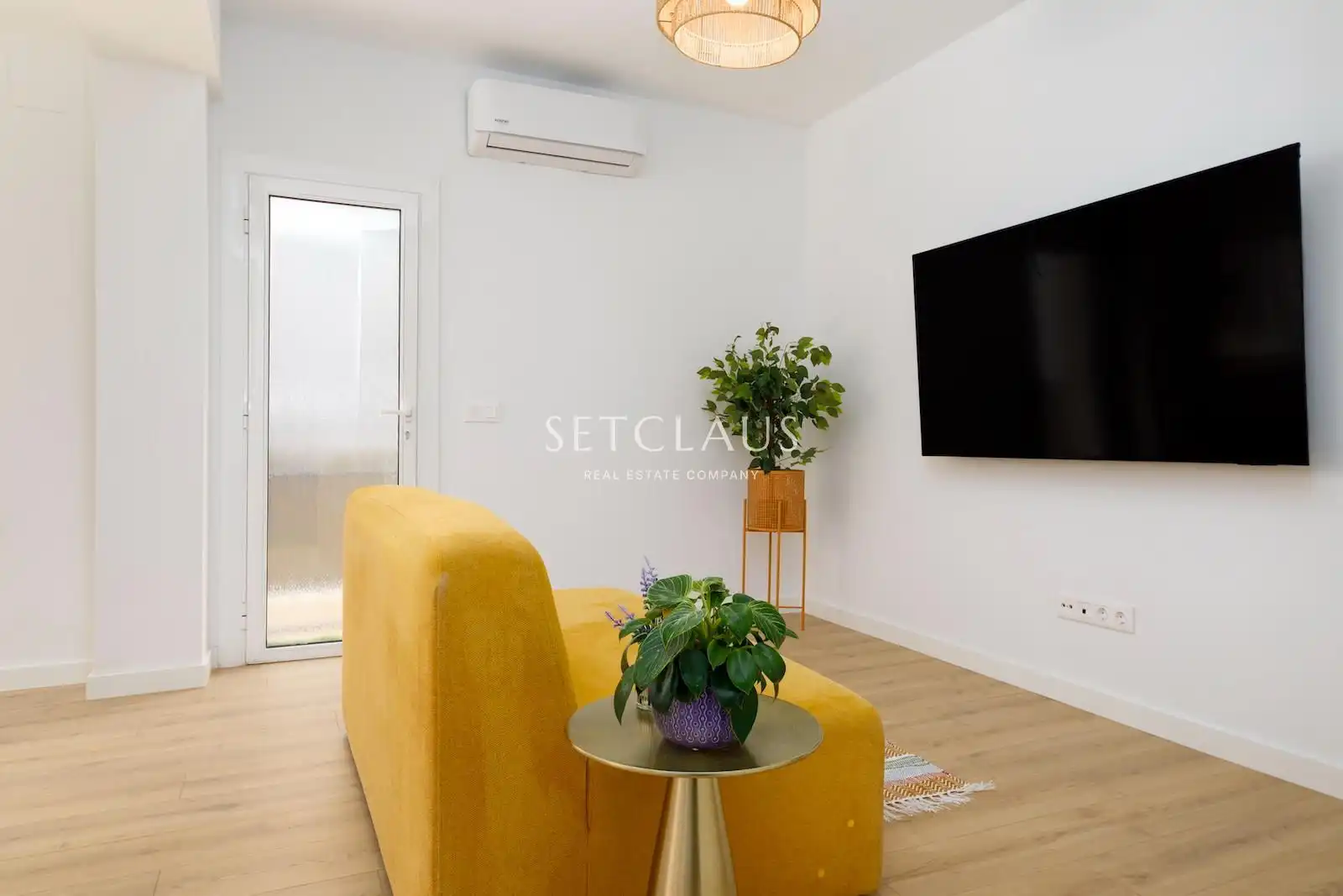 Sala d'estar de Casa adosada en venda en Alella amb Aire condicionat, Calefacció i Jardí privat