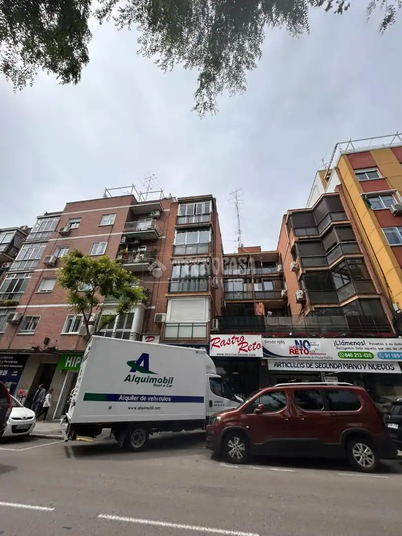 Vista exterior de Piso en venta en Madrid con Calefacción y Terraza