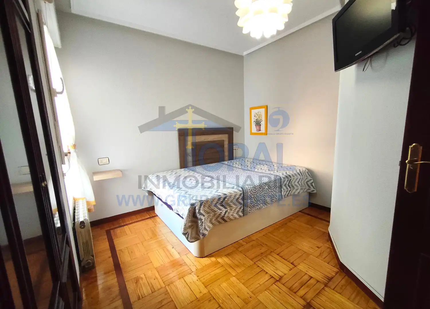 Schlafzimmer von Wohnung zur Miete in Gijón  mit Heizung, Parkett und Möbliert