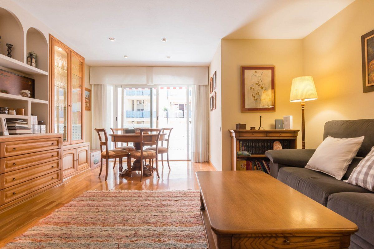 Living room of Flat to rent in  Murcia Capital  with Air Conditioner, Parquet flooring and Storage room