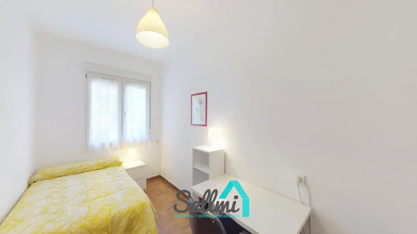 Bedroom of Flat for rent in Oviedo   with Heating, Parquet flooring and Furnished