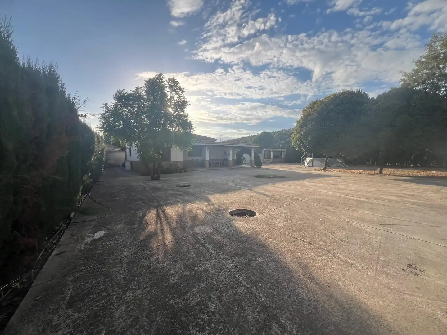 Aparcament de Finca rústica en venda en Almodóvar del Río amb Aire condicionat, Piscina i Alarma