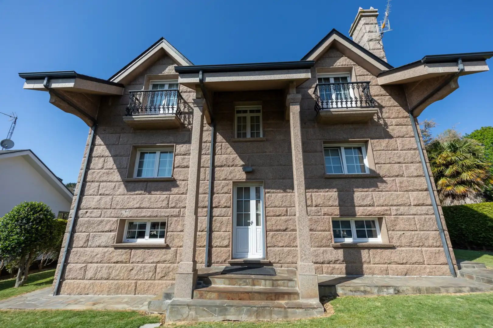 Außenansicht von Haus oder Chalet zum Verkauf in Oleiros mit Heizung, Privatgarten und Terrasse