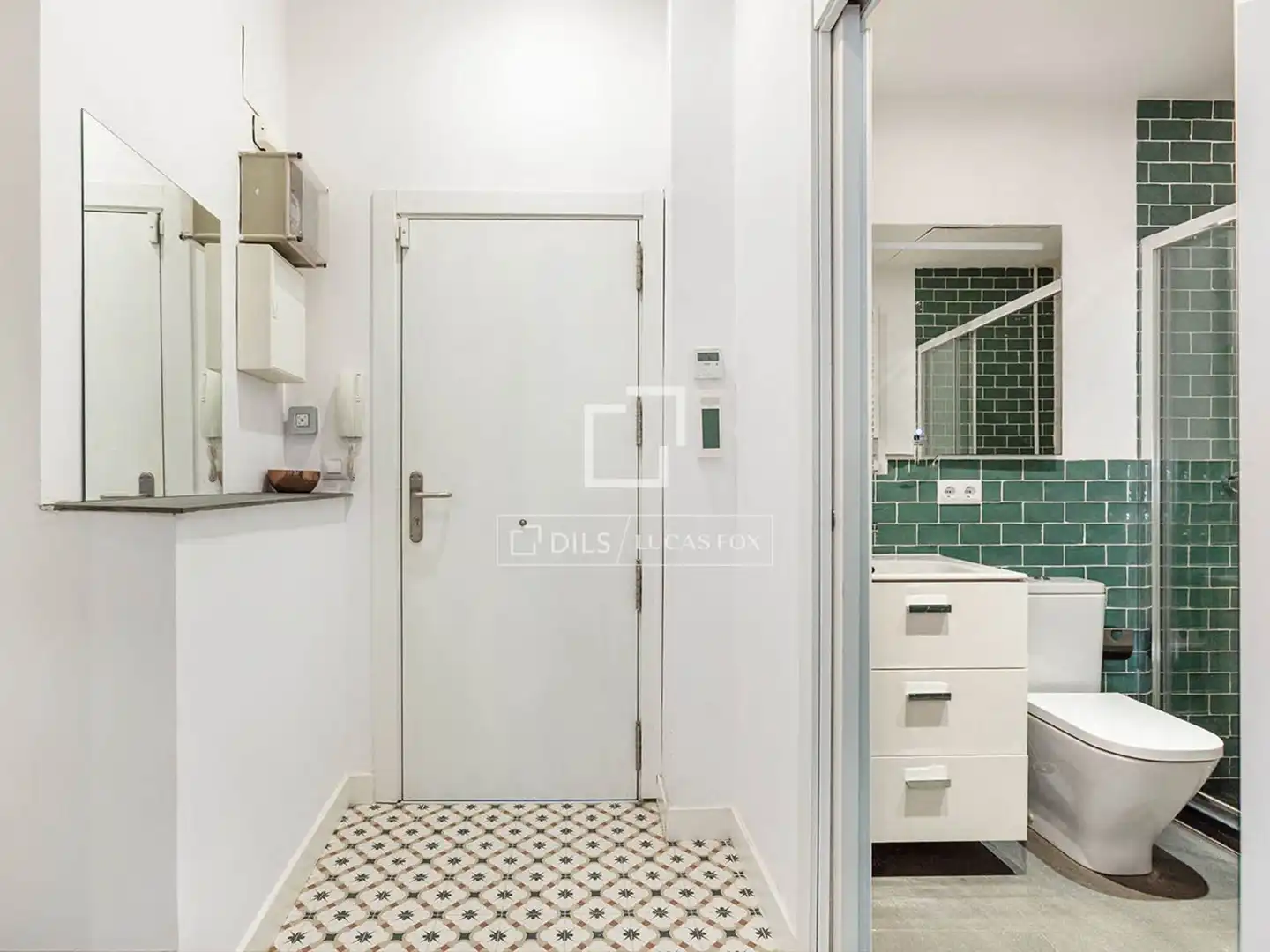 Wohnung zum Verkauf in Barcelona mit Klimaanlage, Heizung und Möbliert