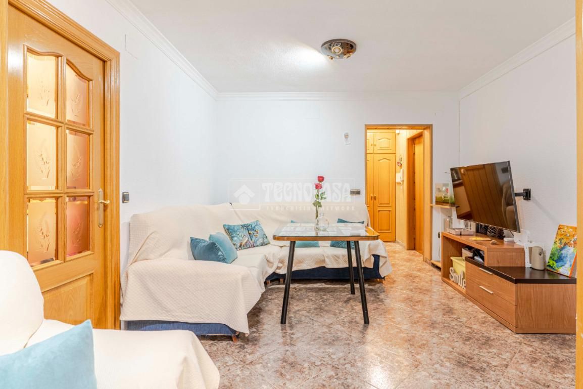 Living room of Flat for sale in  Granada Capital
