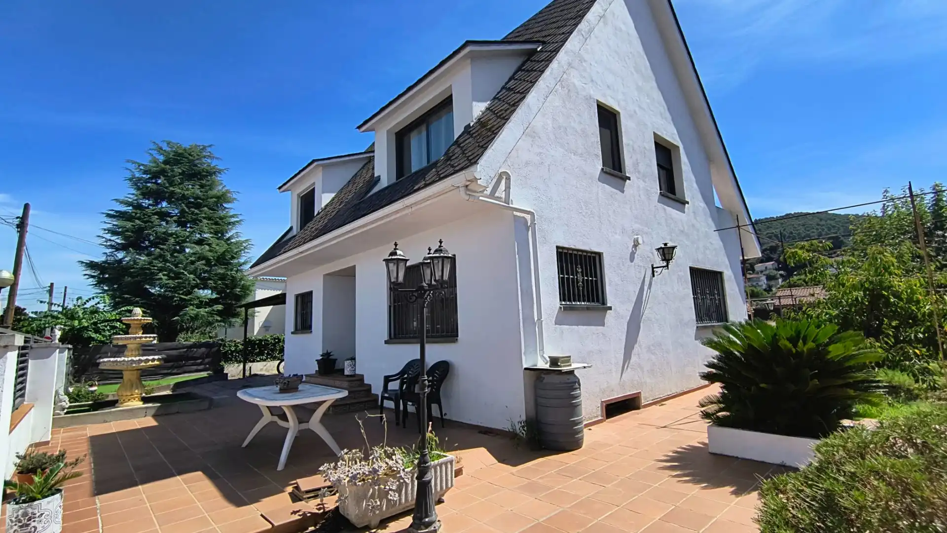 Vista exterior de Casa o xalet en venda en Llinars del Vallès amb Aire condicionat, Calefacció i Jardí privat