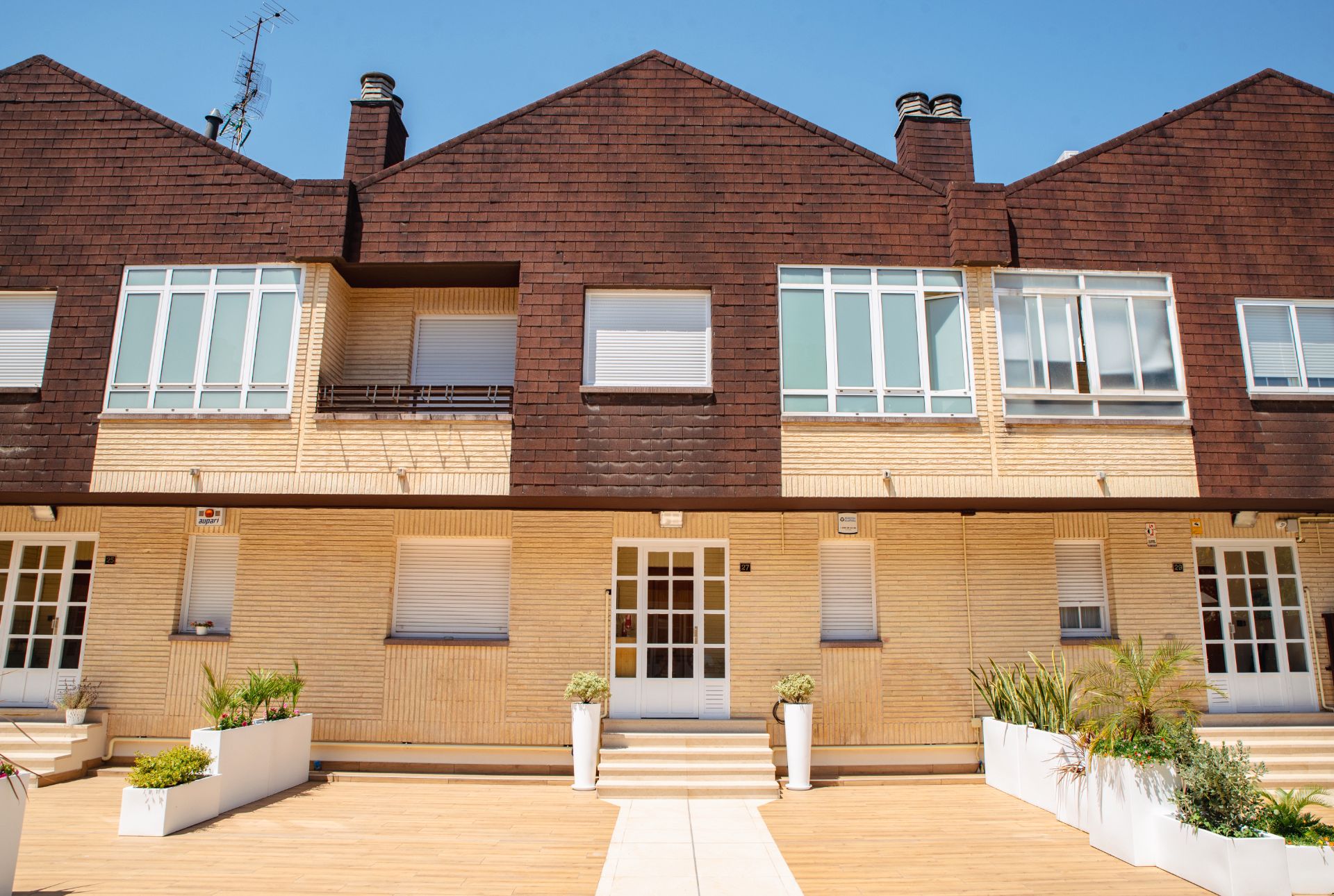 Exterior view of Single-family semi-detached for sale in Vitoria - Gasteiz  with Air Conditioner, Heating and Private garden