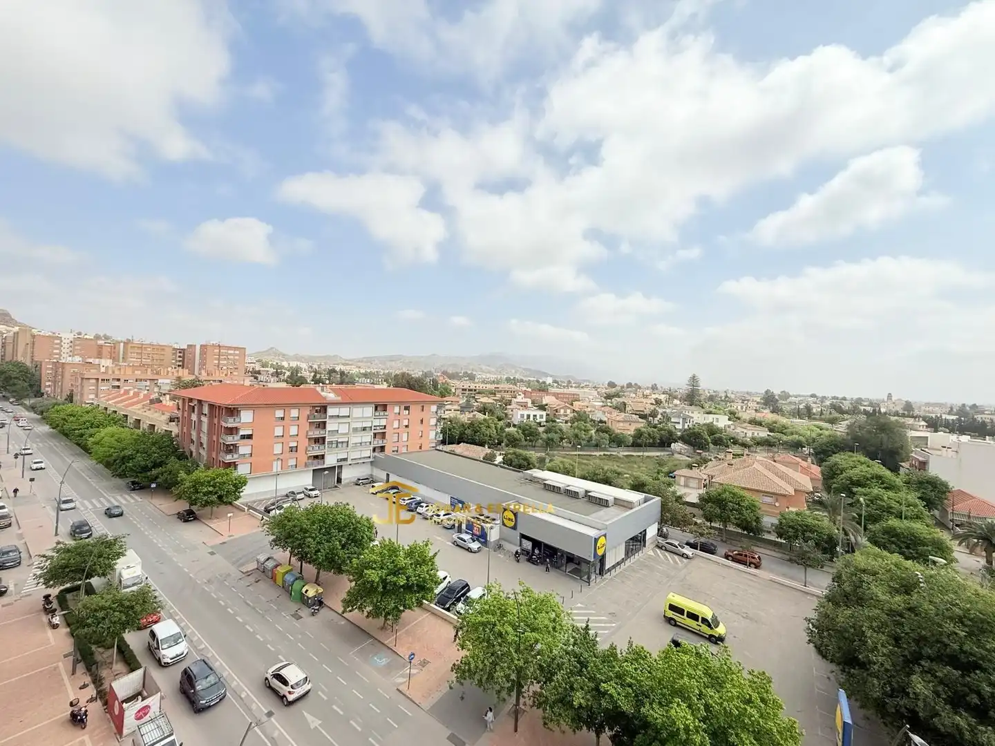 Vista exterior de Ático en venta en Lorca con Aire acondicionado, Calefacción y Jardín privado