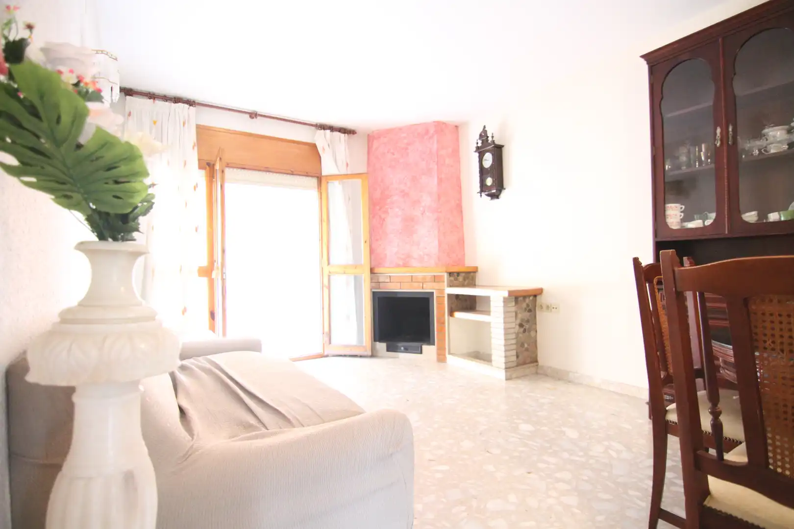 Sala de estar de Piso en venta en Olesa de Montserrat con Calefacción, Terraza y Horno