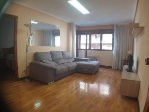 Sala d'estar de Apartament de lloguer en  Logroño amb Calefacció, Parquet i Terrassa