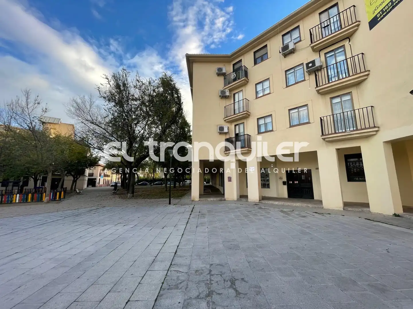 Exterior view of Flat for rent in Pinto  with Air Conditioner, Furnished and Washing machine