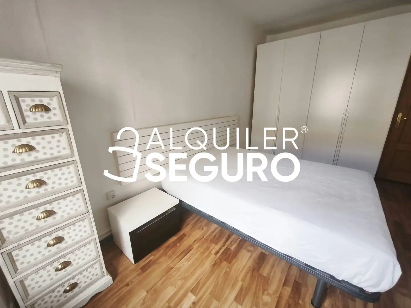 Schlafzimmer von Wohnung zur Miete in Zaragoza mit Heizung, Terrasse und Möbliert