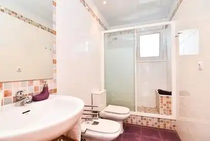 Bany de Casa o xalet en venda en Lloret de Mar amb Aire condicionat, Calefacció i Jardí privat