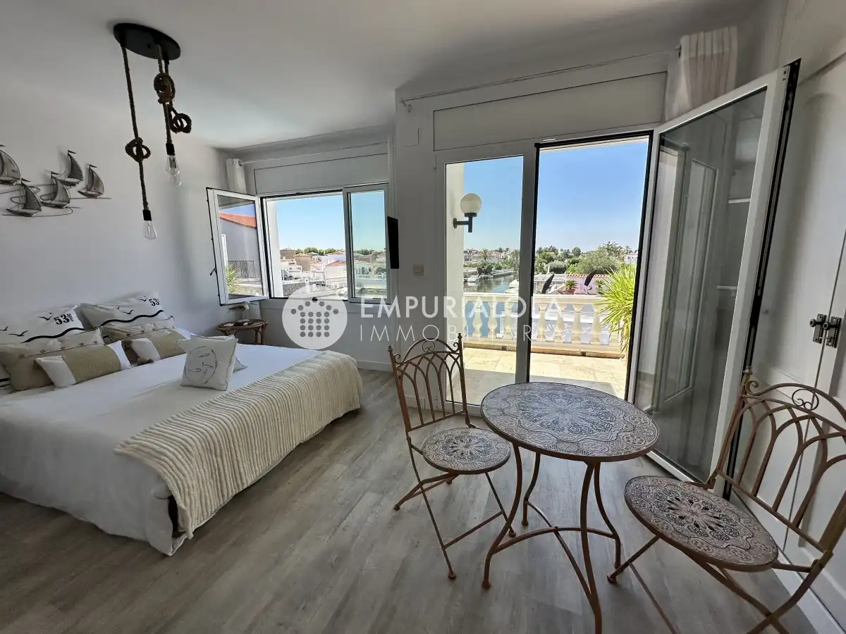 Habitación de Casa o chalet en venta en Empuriabrava con Aire acondicionado, Piscina y Amueblado