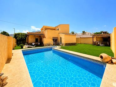 House with pool for sale in calle Rambla de l'Albir