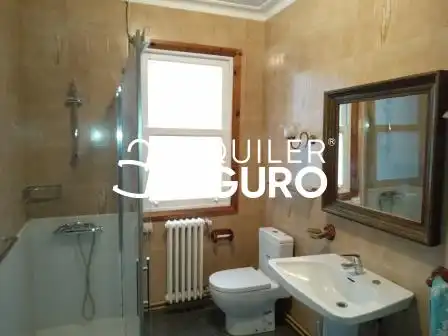 Baño de Piso de alquiler en Vitoria - Gasteiz con Calefacción
