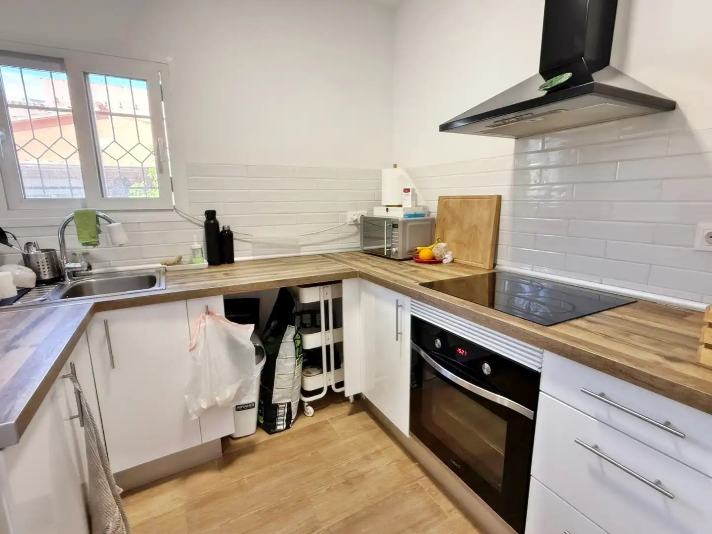Cocina de Casa o chalet en venta en Sant Vicenç Dels Horts con Aire acondicionado y Jardín privado