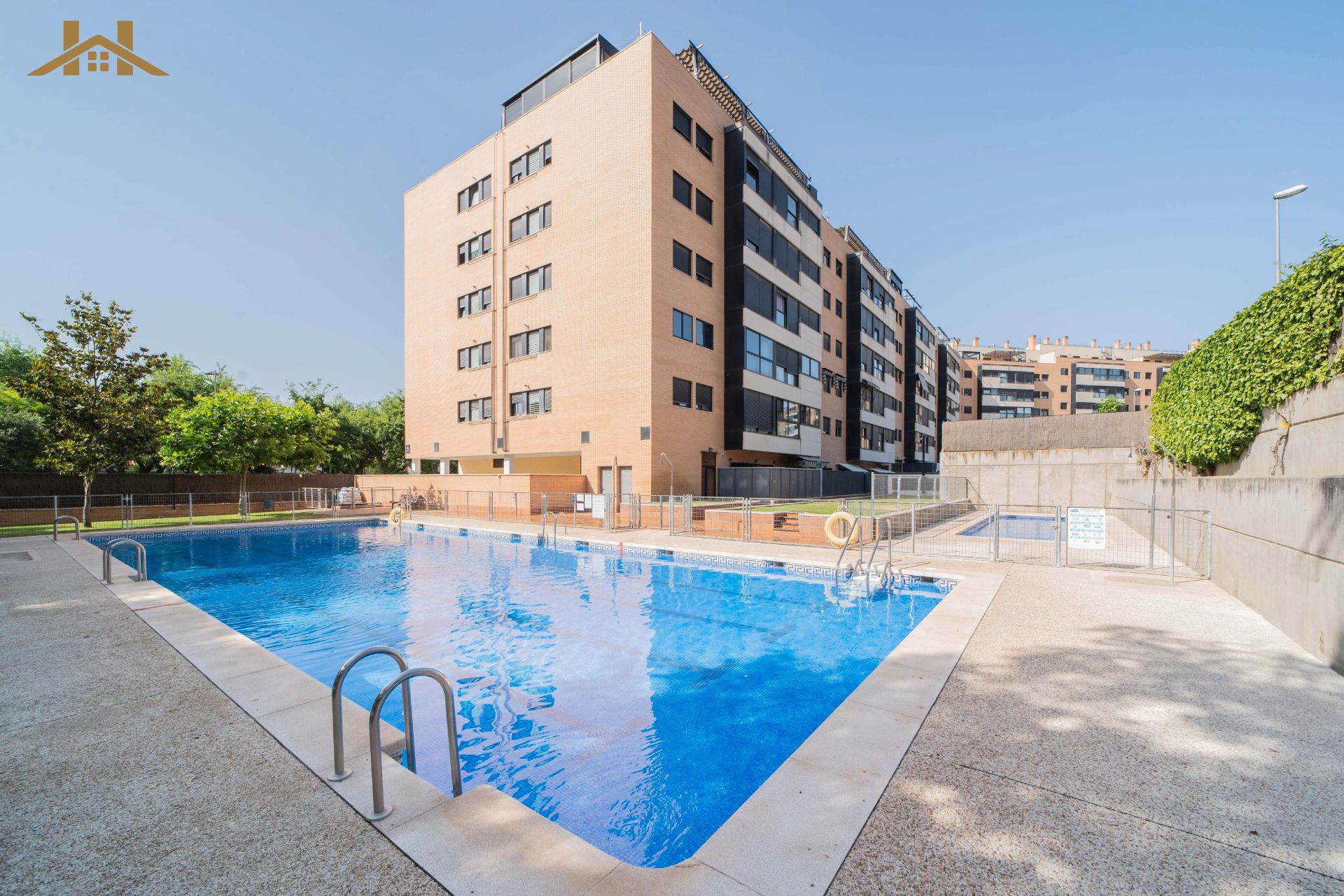 Swimming pool of Flat for sale in Valdemoro  with Air Conditioner, Heating and Storage room