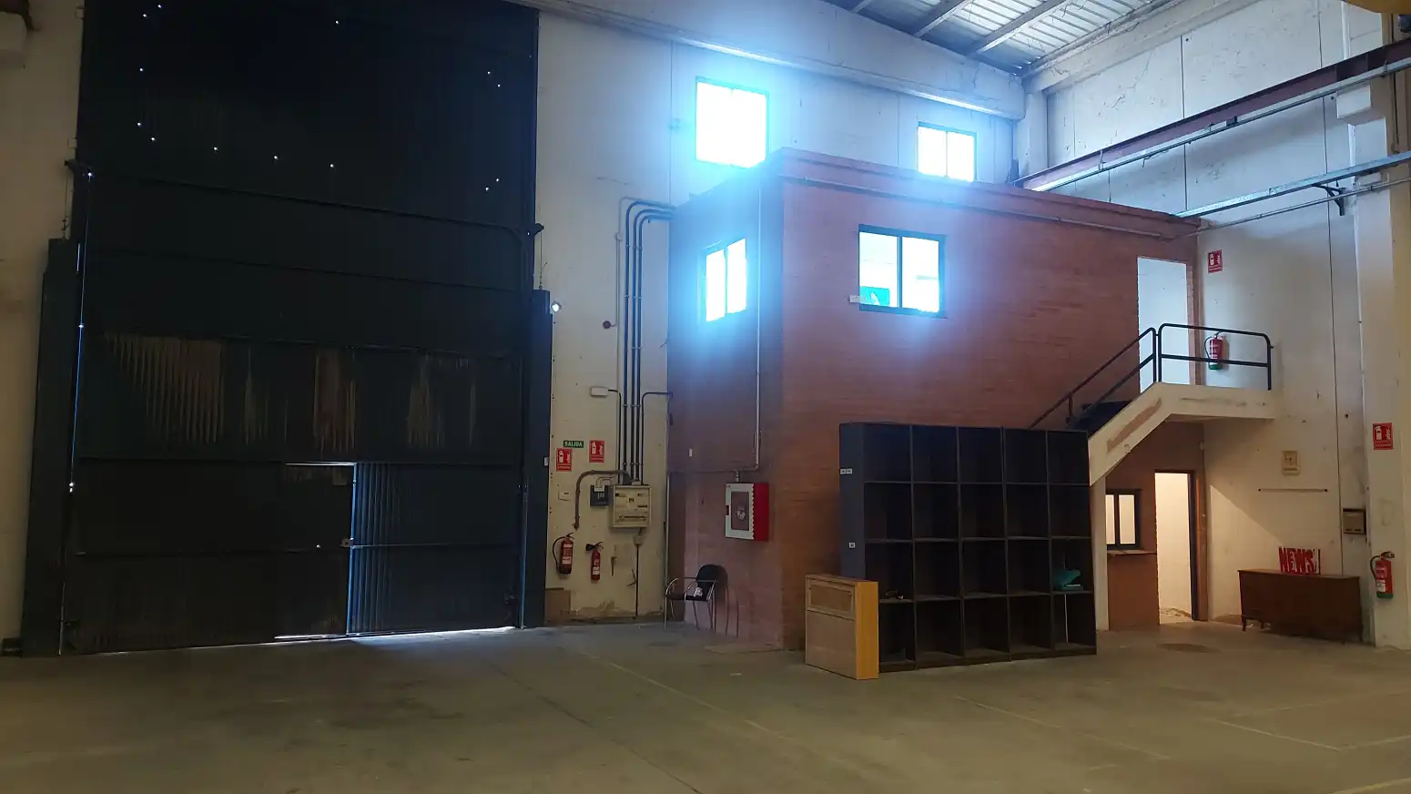 Fabrikhallen zur Miete in  Logroño